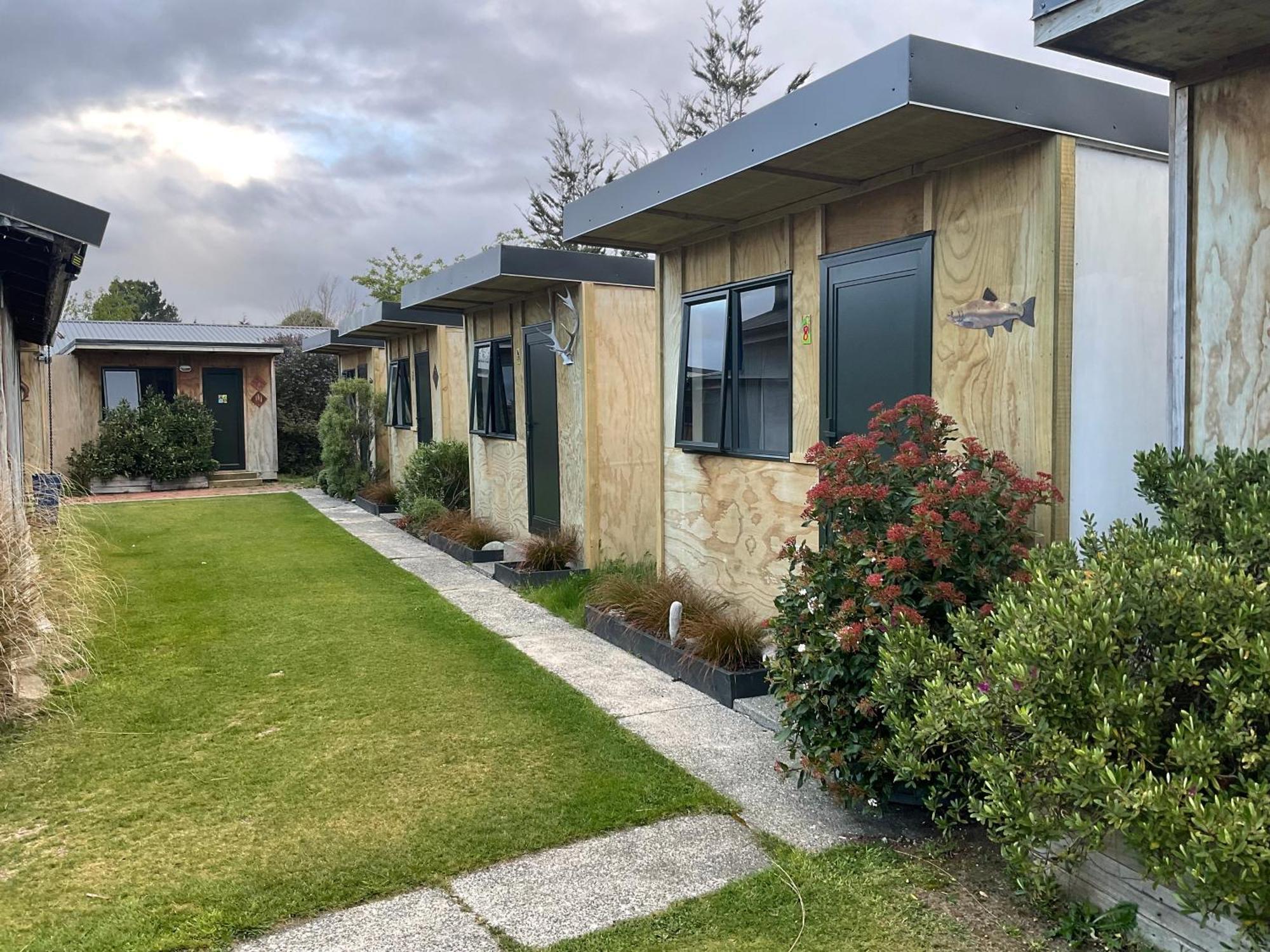 Mountains Edge Cabins Monowai Exterior foto